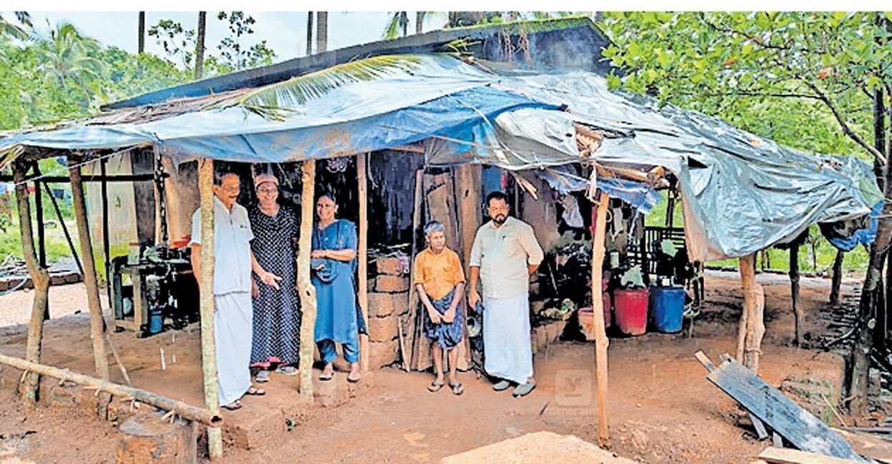 kerala-elephant-crisis-near-school.jpg