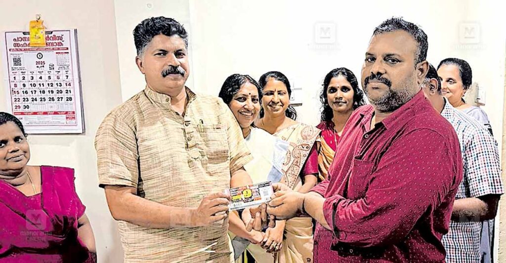 kerala-lottery-winner.jpg