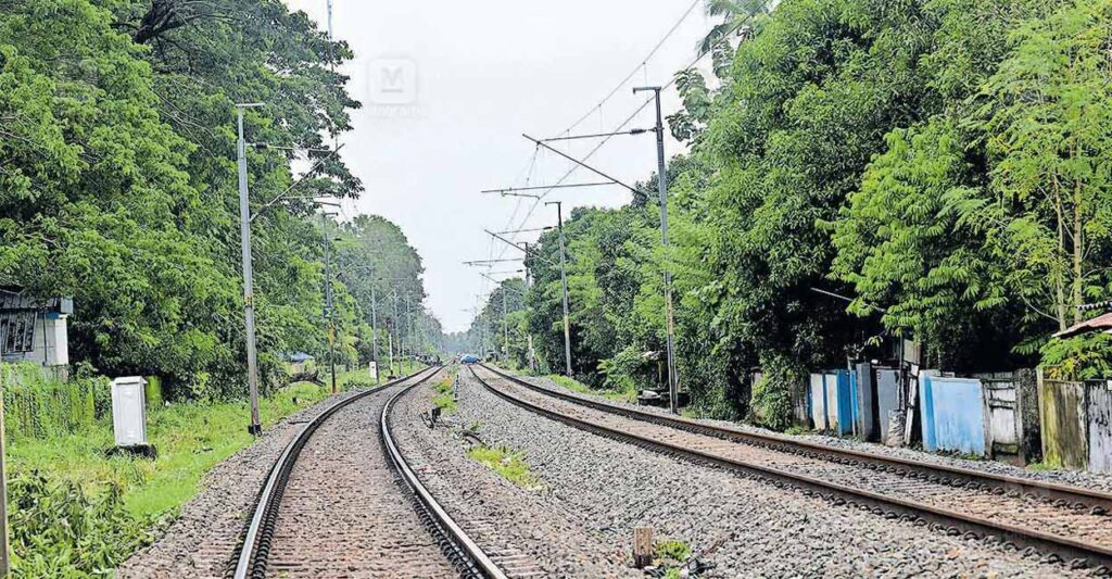 kollam-railway-track.jpg