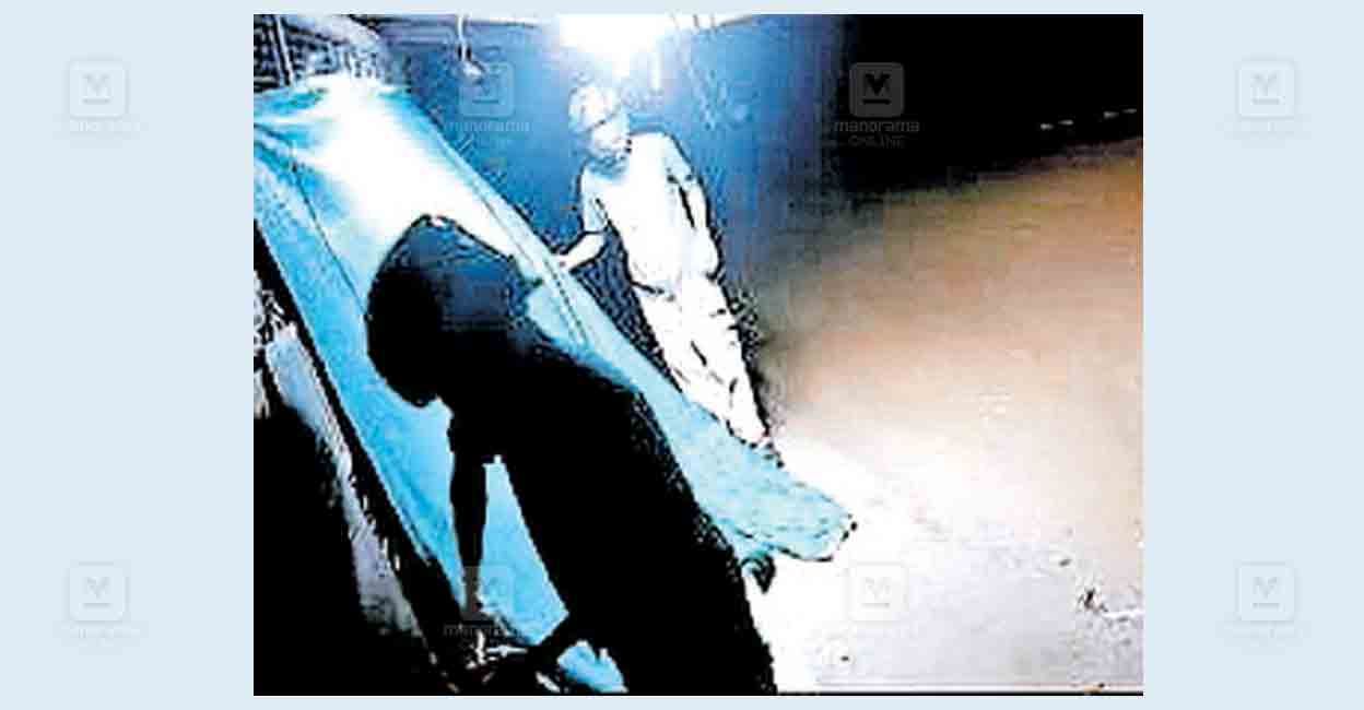 kottayam-shop-theft.jpg