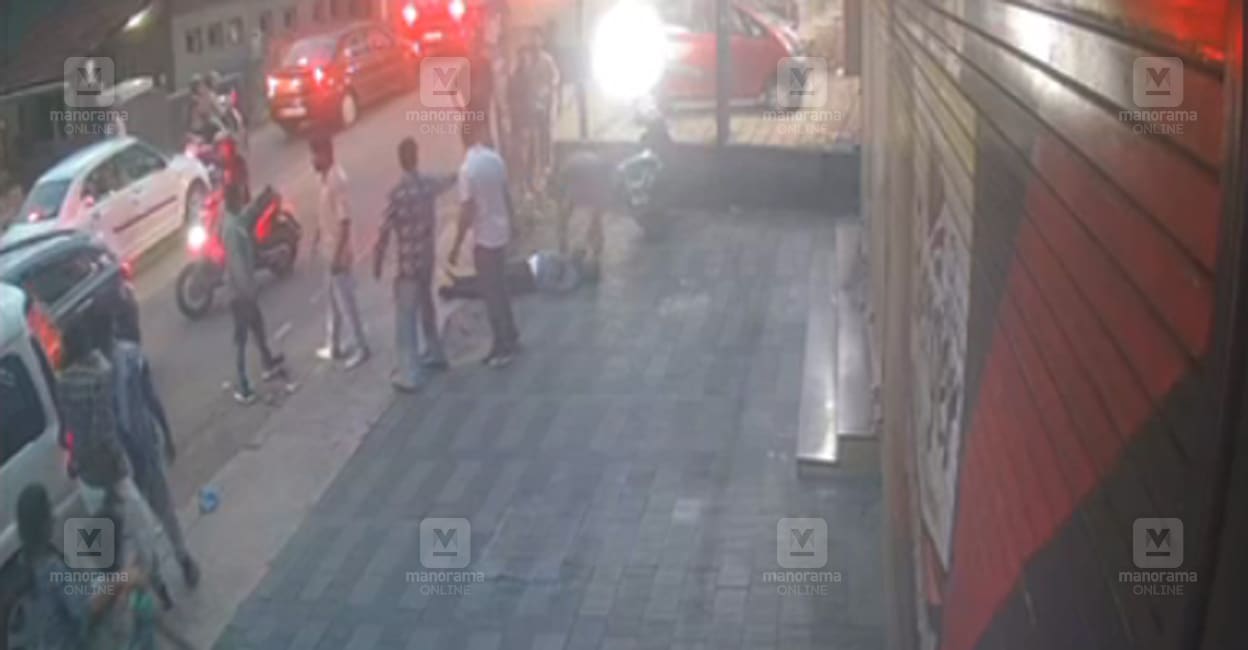 kozhikode-rescue-worker-attack-1.jpg