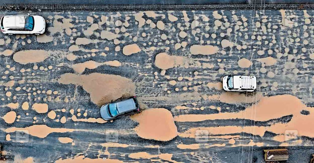 kozhikode-road-potholes.jpg