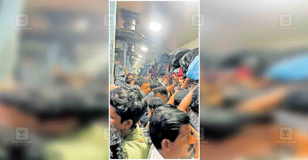 malappuram-netravathi-express-general-compartment-crowd.jpg