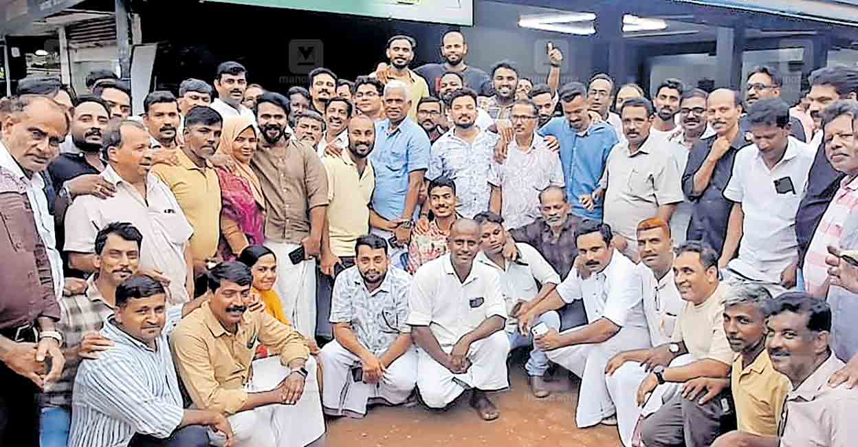 malappuram-udf-and-ldf-leaders-musliyarangadi-mic-school-edakkara.jpg