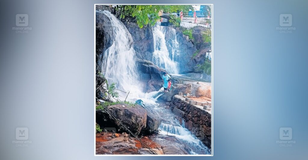 meenkunnam-waterfall-1.jpg