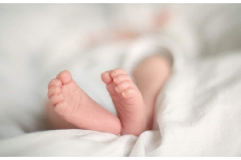 new-born-baby_1200x800xt.jpg