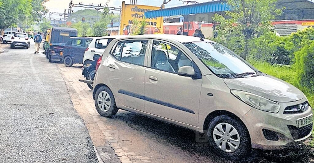 nileshwaram-railway-station-parking.jpg