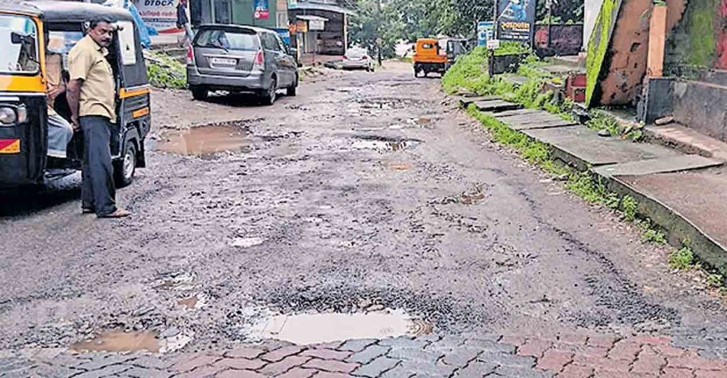 palakkad-kizhayur-nambram-road-collapsed.jpg