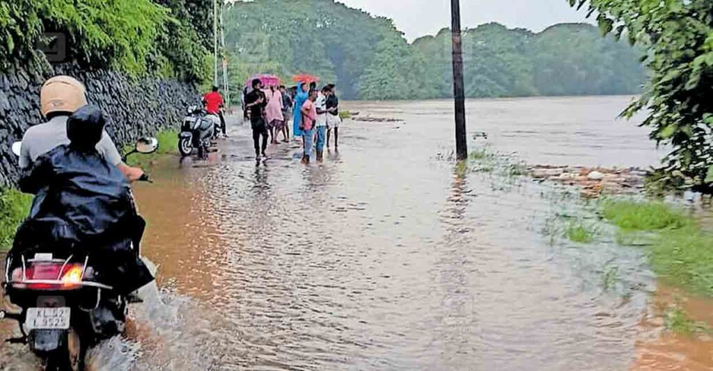 palakkad-pattambi-river-overflowed.jpg