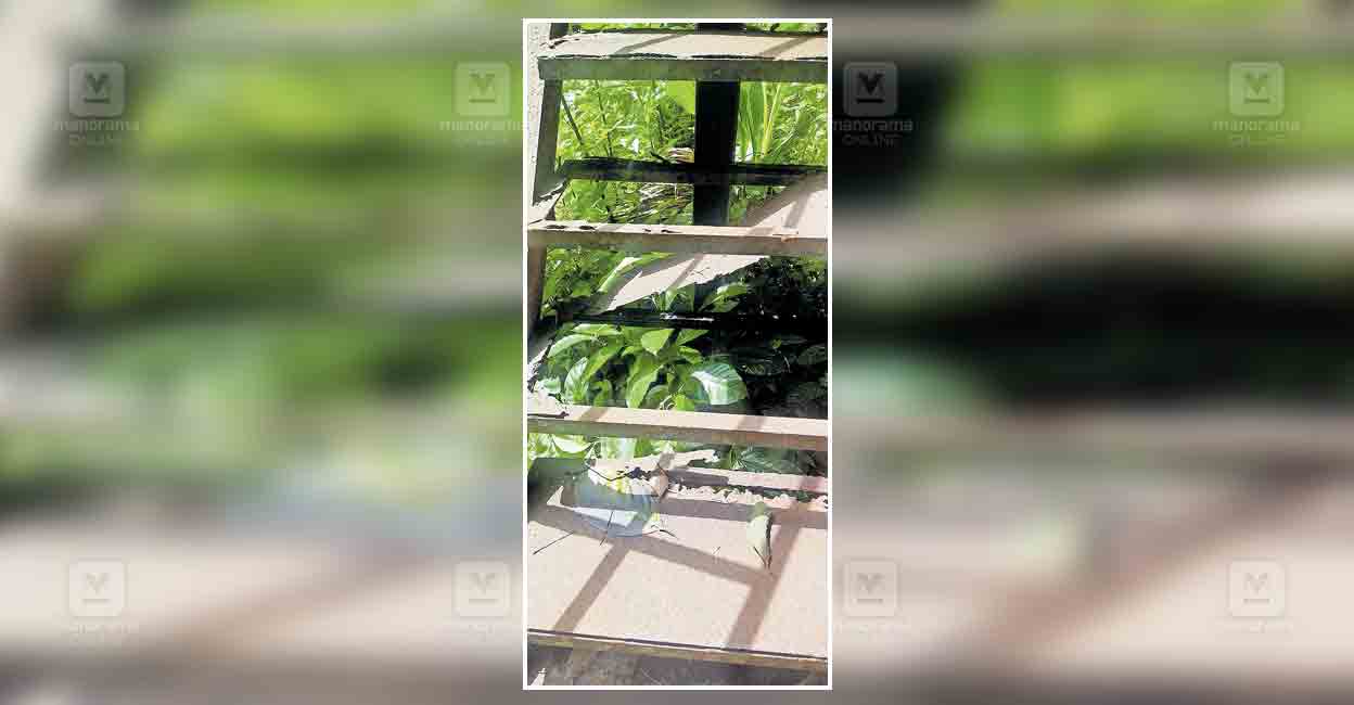 pathanamthitta-steps-of-the-footbridge-are-rotted-and-fallingsteps-of-the-footbridge-are-rotted-and.jpeg