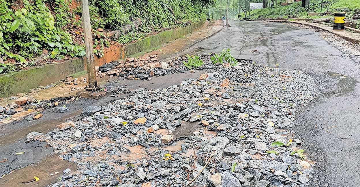 peruvanamoozhi-road-damage.jpg