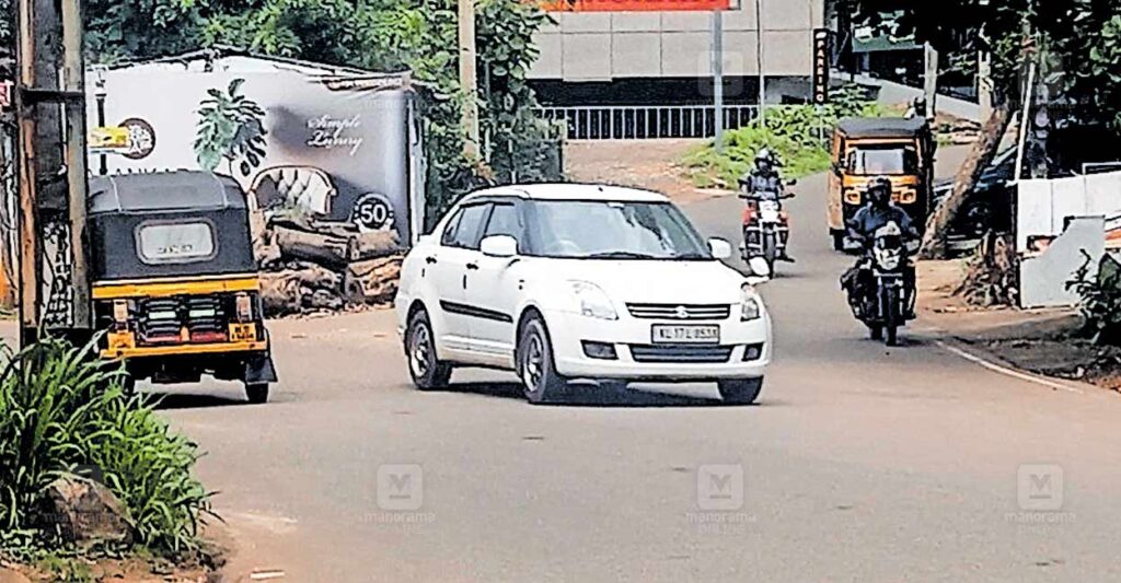 piravam-ib-junction-accident.jpg
