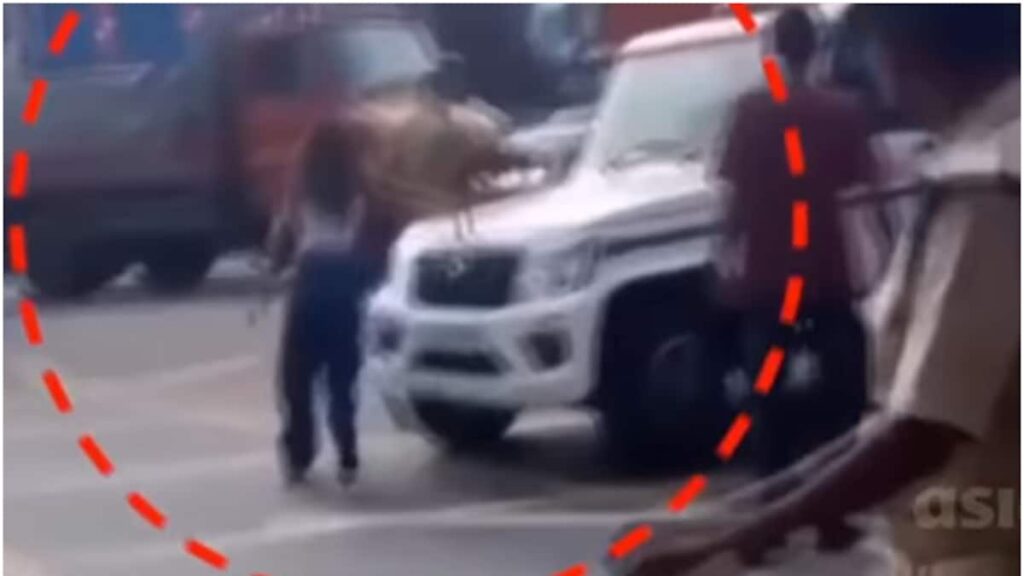 police-women-fight-1749670518561_1200x675xt.jpg