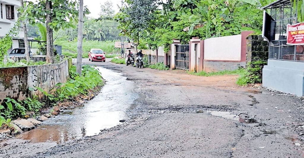 pullad-waterlogging-kuzhikal.jpg