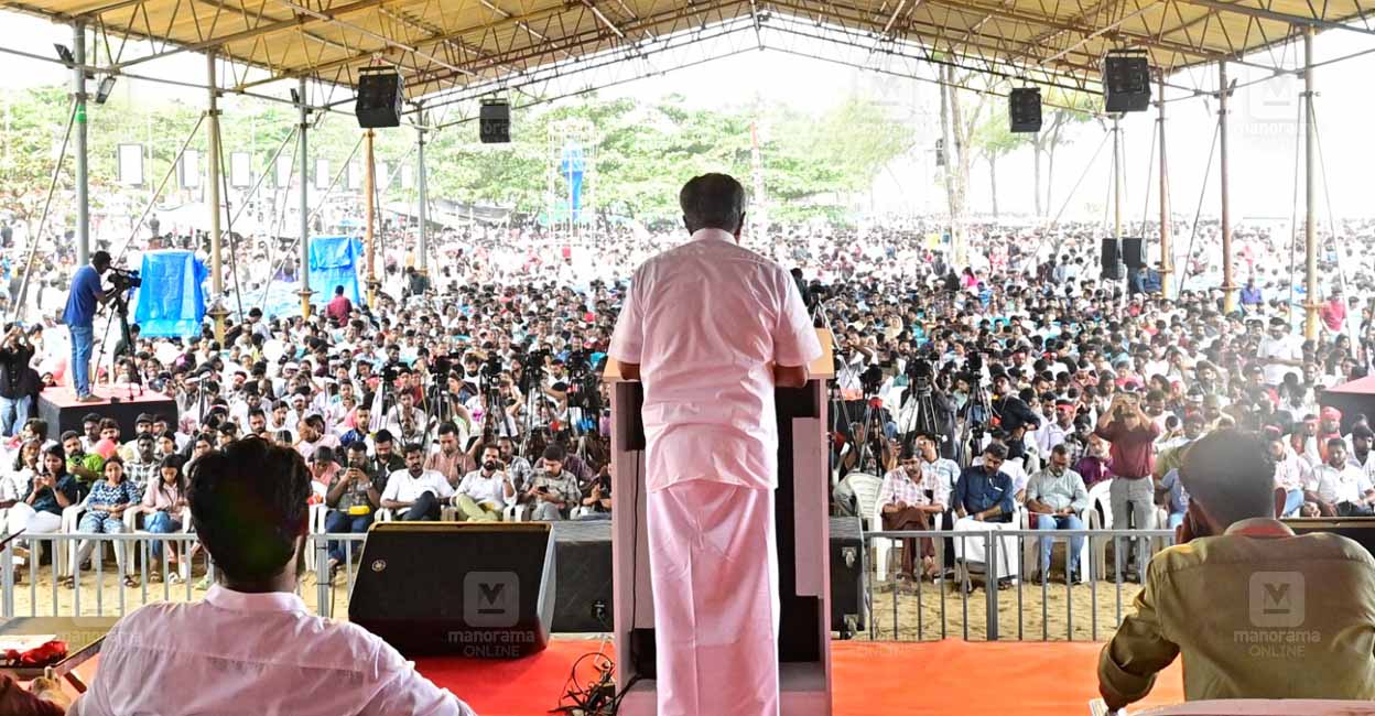 sfi-state-meeting-pinarayi-vijayan.jpg