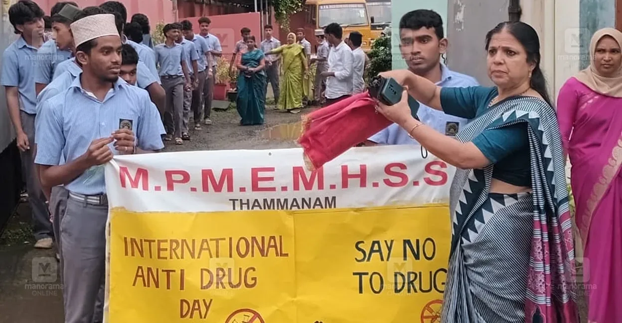 thammanam-mpm-school-anti-drug-rally-1.jpg