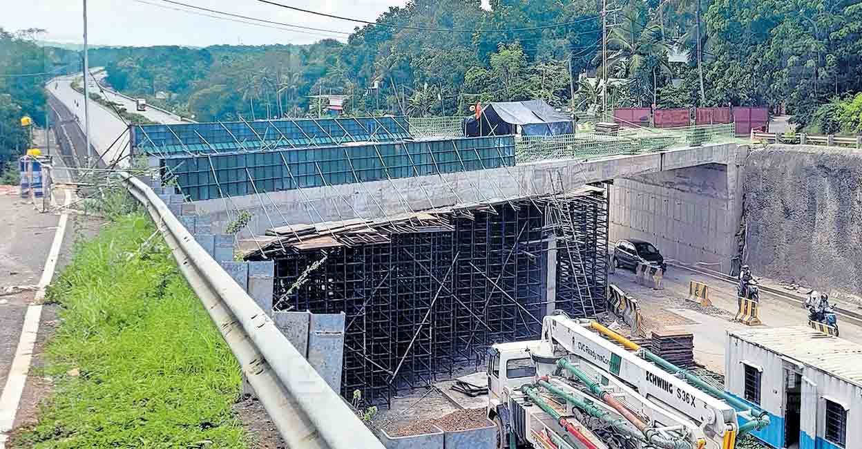 thiruvananthapuram-concreting-flyover-constructed-parallel-to-pazhayakada-mavilakkadavu-road.jpg