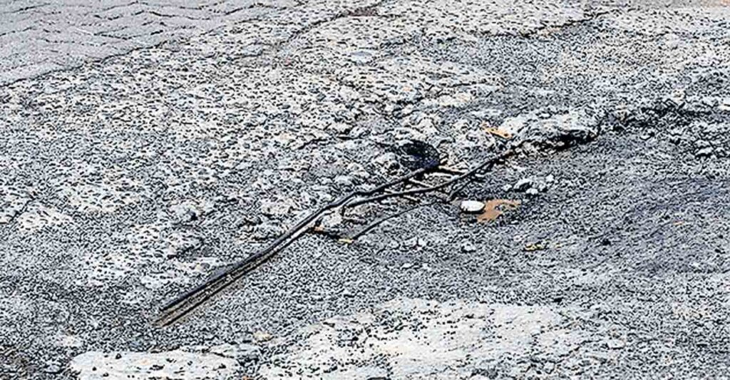 thrissur-irinjalakkuda-road-potholes.jpg