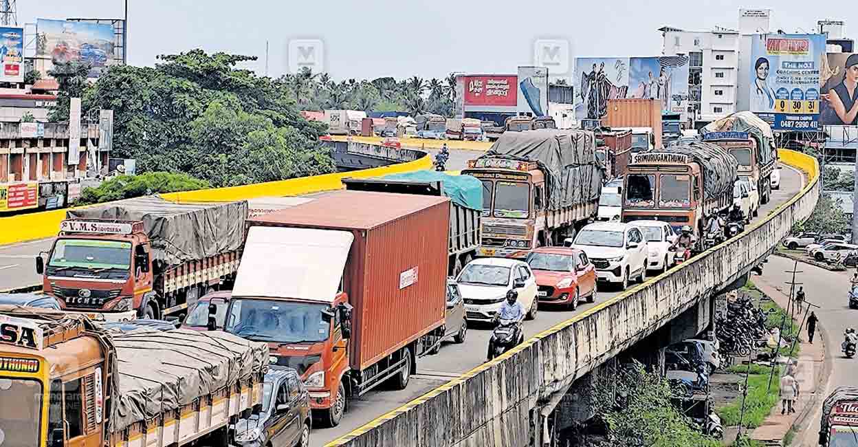 thrissur-nh-road-blocks.jpg