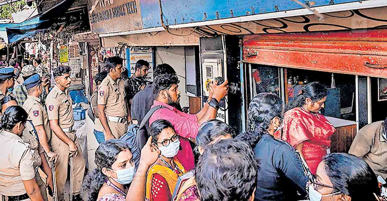 trivandrum-palayam-market-officers.jpg