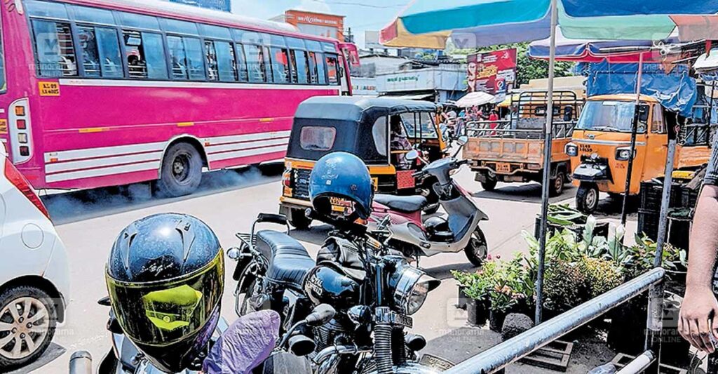 vadakkanjerry-town-traffic.jpg