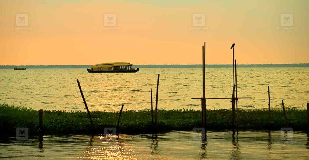 vembanad-lake-1.jpg
