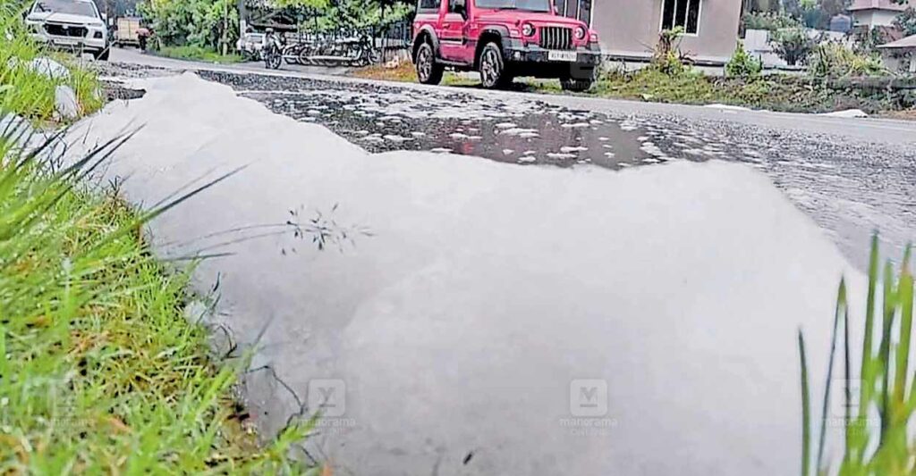 wayanad-batheri-foam-on-road.jpg