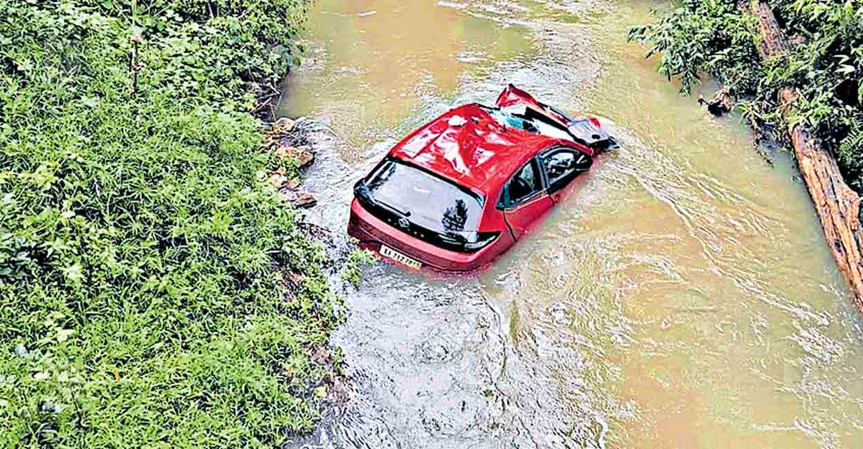 wayanad-bridge-car-accident.jpg