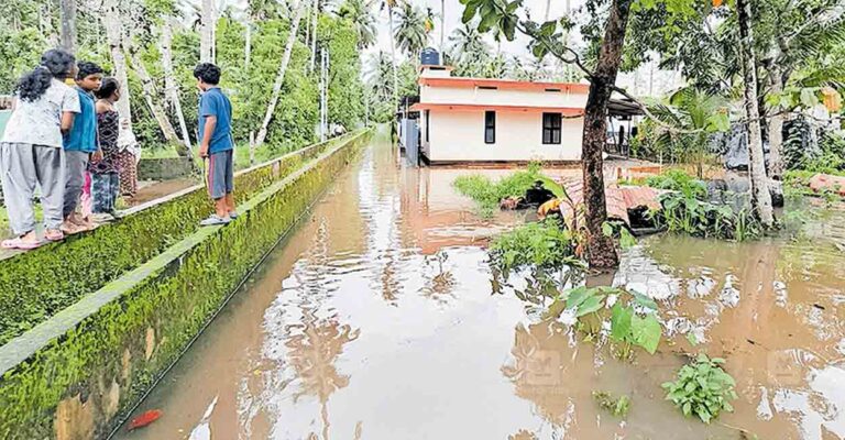 alappuzha-waterlogging-kayamkulam.jpg