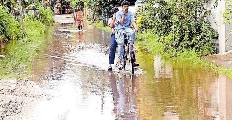 alappuzha-waterlogging-mannar.jpg
