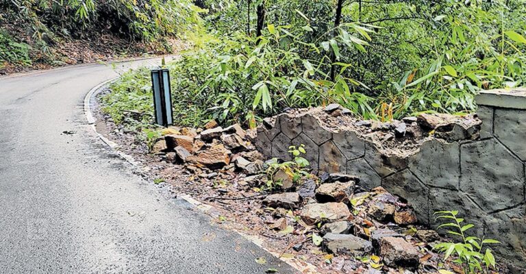 chalakudy-malakkappara-road-culverts-collapse.jpg