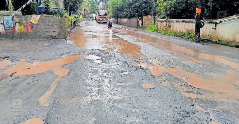 chavakkad-road-damage.jpg