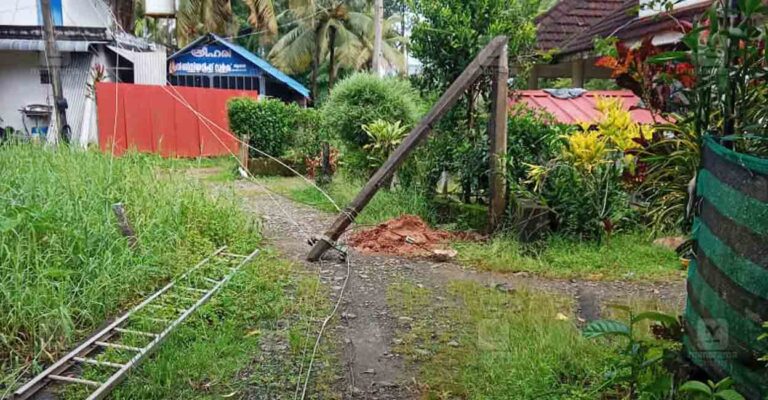 chennithala-accident.jpg