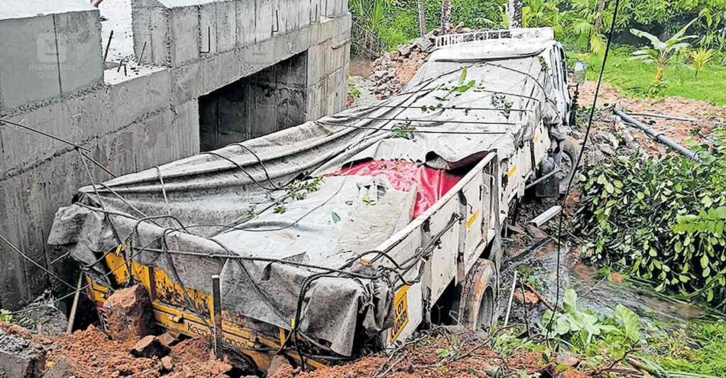 container-lorry-accident-thodupuzha.jpg