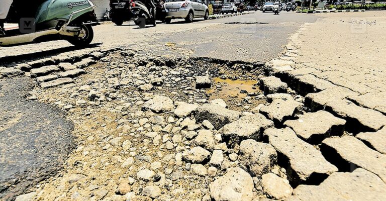 dangerous-potholes-pathanamthitta-1.jpg
