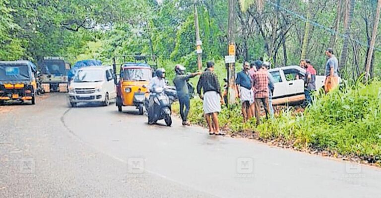 dangerous-road-potholes-chakkrakkal.jpg