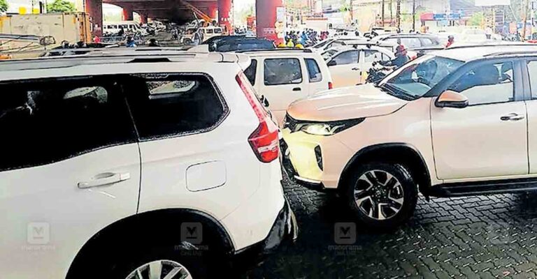 ernakulam-kundannooor-vehicles.jpg