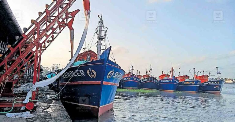 ernakulam-thoppumpady-fisheries-harbour.jpg