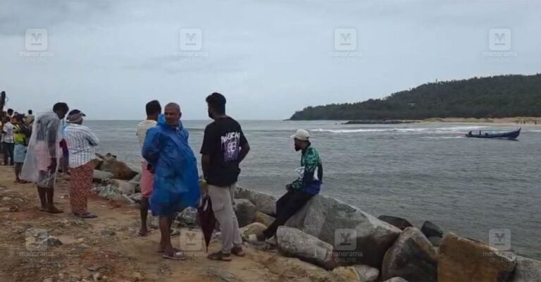 fiber-boat-accident-kannur.jpg