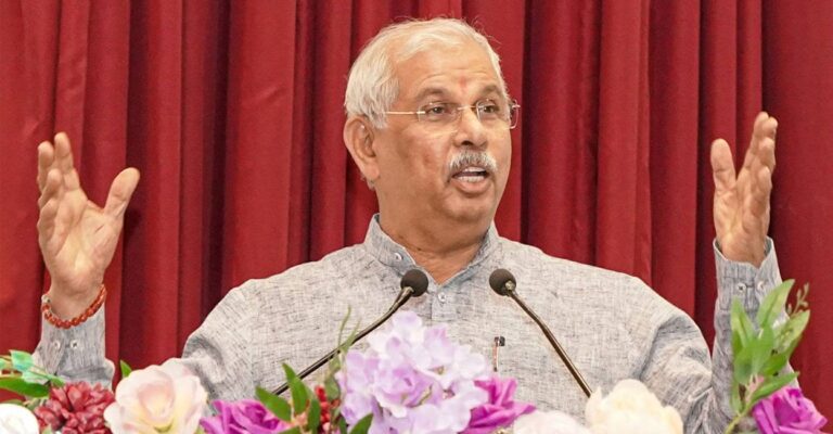 governor-Rajendra-Arlekar-130701.jpg