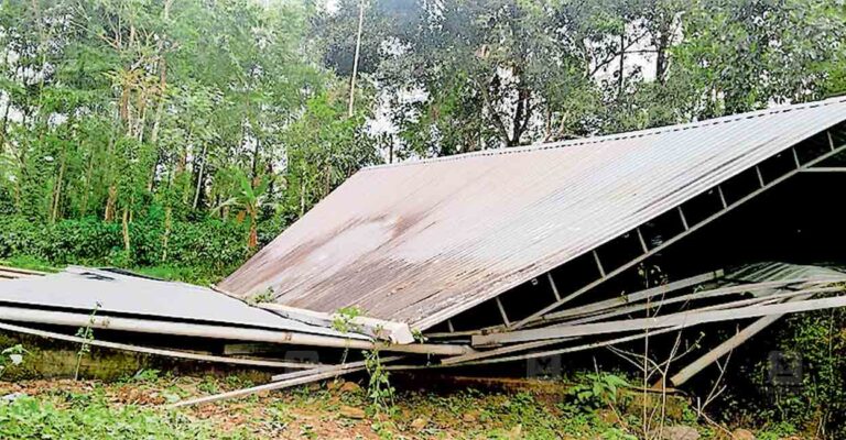 idukki-indoor-shuttle-court-collapsed-mlamala.jpg