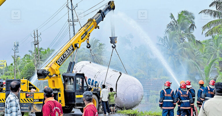 kanhangad-tanker-lorry-accident.jpg