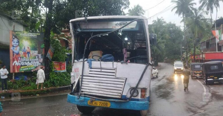 kannur-kadachira-bus-accident.jpg