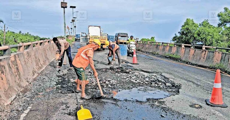 kannur-pazhayangady-overbridge-potholes.jpg