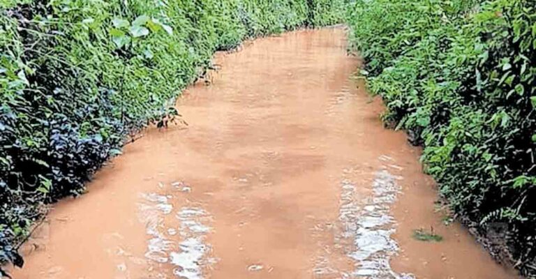 kasargod-waterlogging-in-road-nechipaduppu.jpg