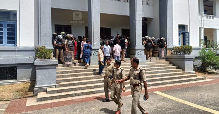 kerala-university-police-100701.jpg