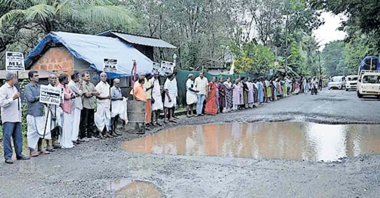 kizhakambhalam-road-damage-protest.jpg