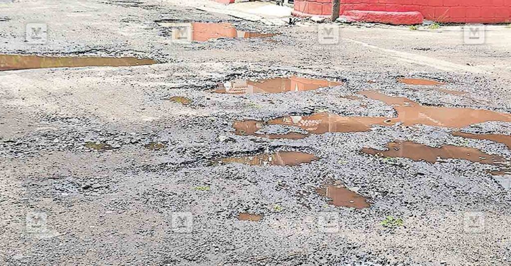 kizhakidammukk-road.jpg