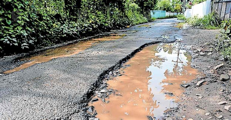 kodunjallor-potholes-1.jpg