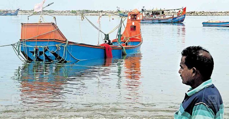 kollam-m-edisons-wrecked-boat.jpg